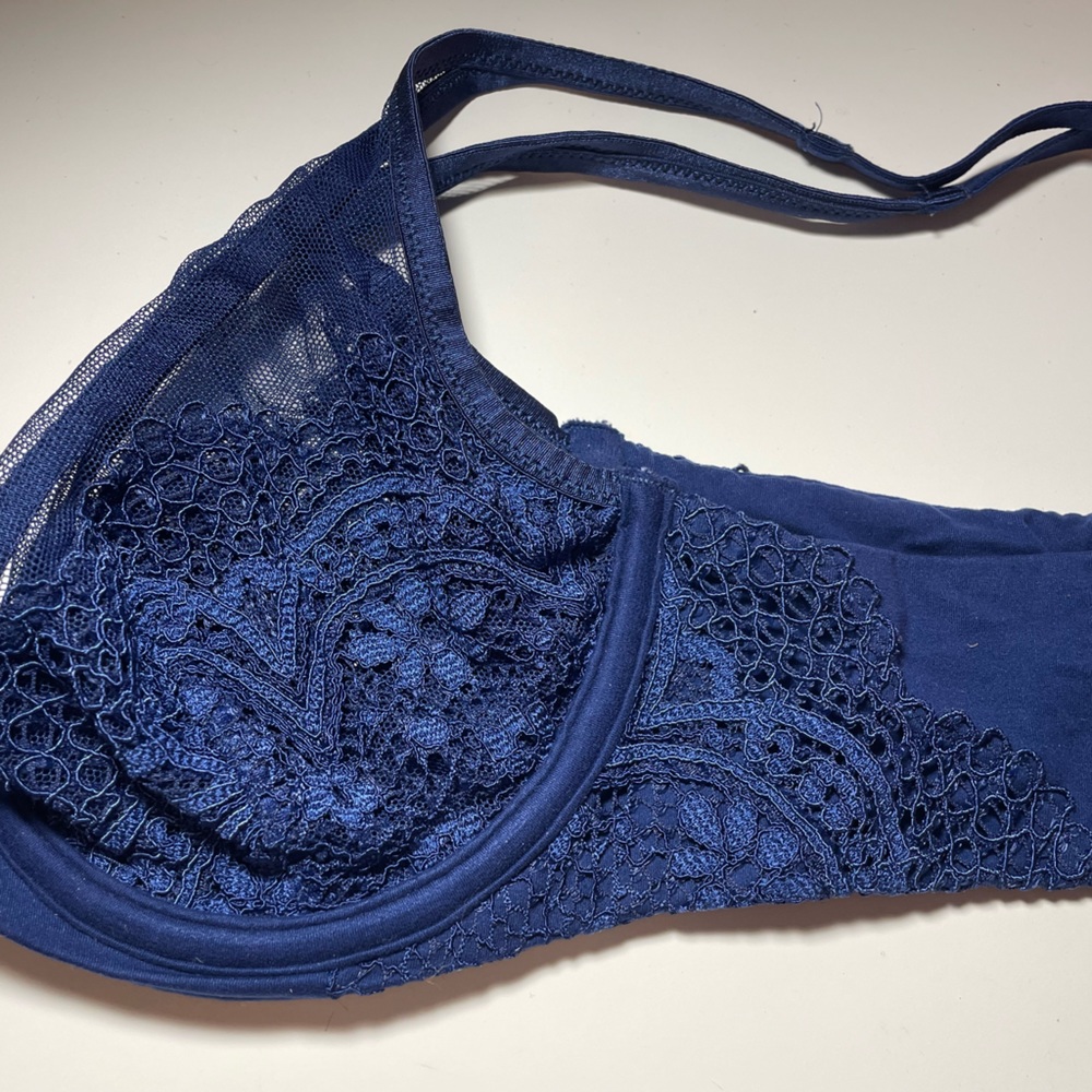 VICTORIA’S SECRET UNLINED DEMI BRA
